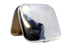 Smooth silver case, soap-shaped, with hinged lid and gold interior