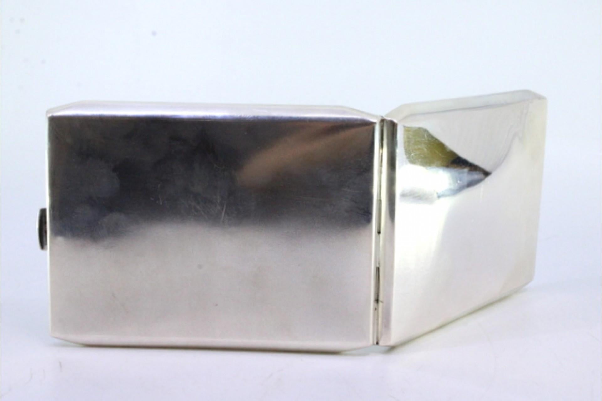 20th Century Smooth silver case with beveled corners, interior ribbons, hinged lid For Sale