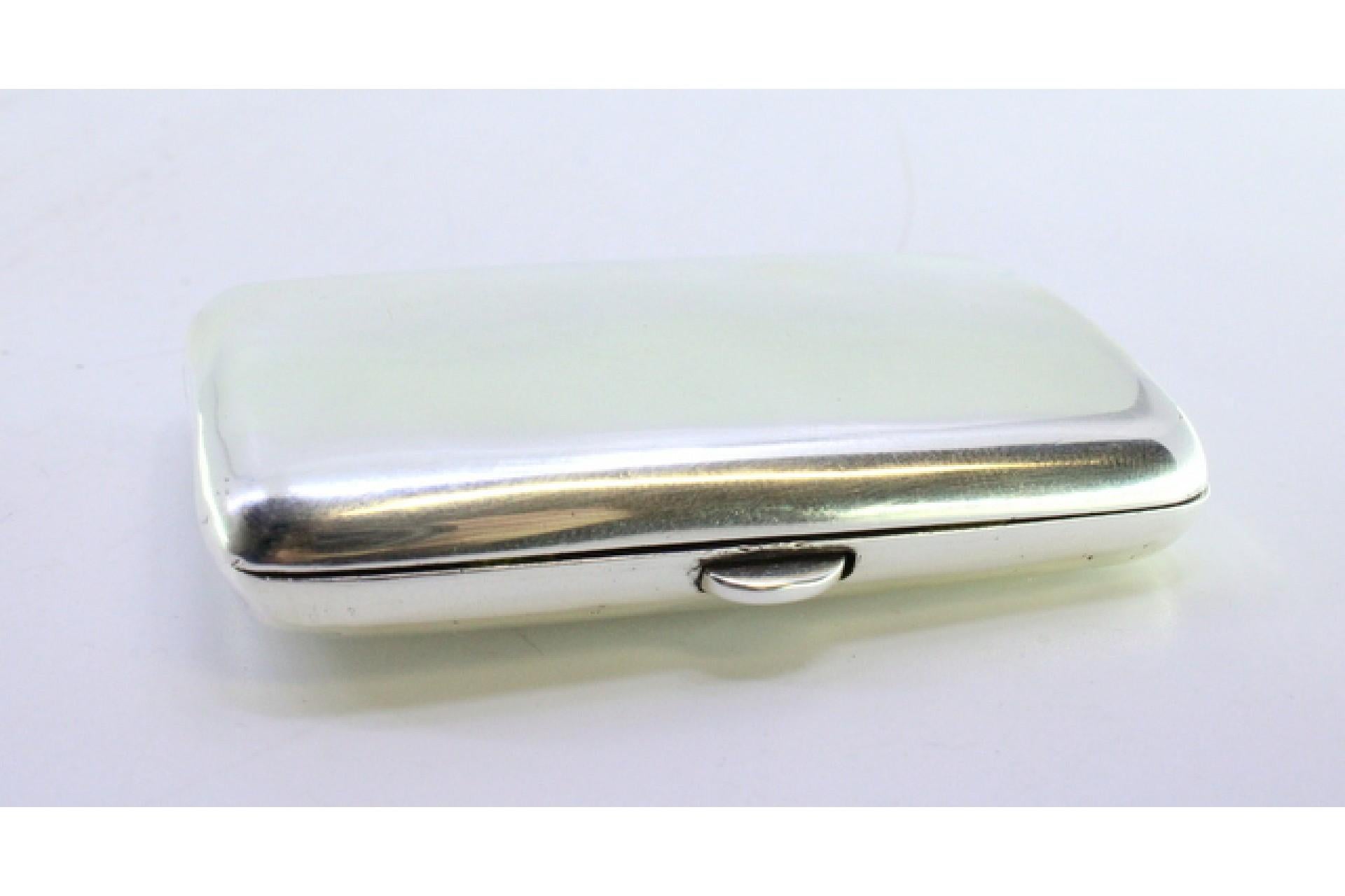 Silver Smooth silver cigarette case with a curved shape and a spring-loaded hinged lid For Sale