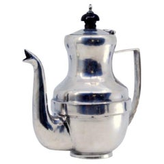 Caffettiera in argento liscio con applicazione in legno di castagno sul coperchio