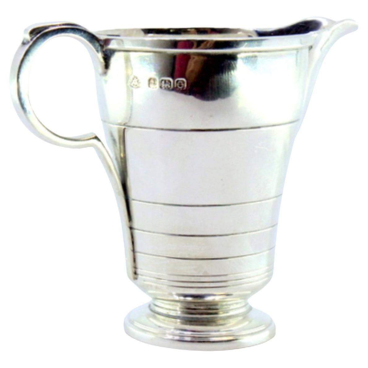 Smooth silver creamer with border trim 
circular base For Sale