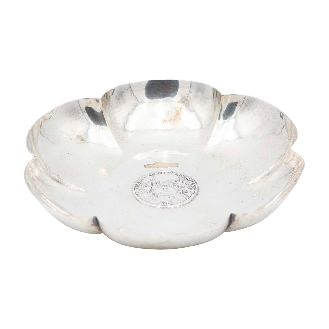 Smooth silver flower-shaped fruit bowl with Swiss coin