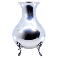 Smooth silver jug, beaded on the rim and resting on three claw-shaped feet