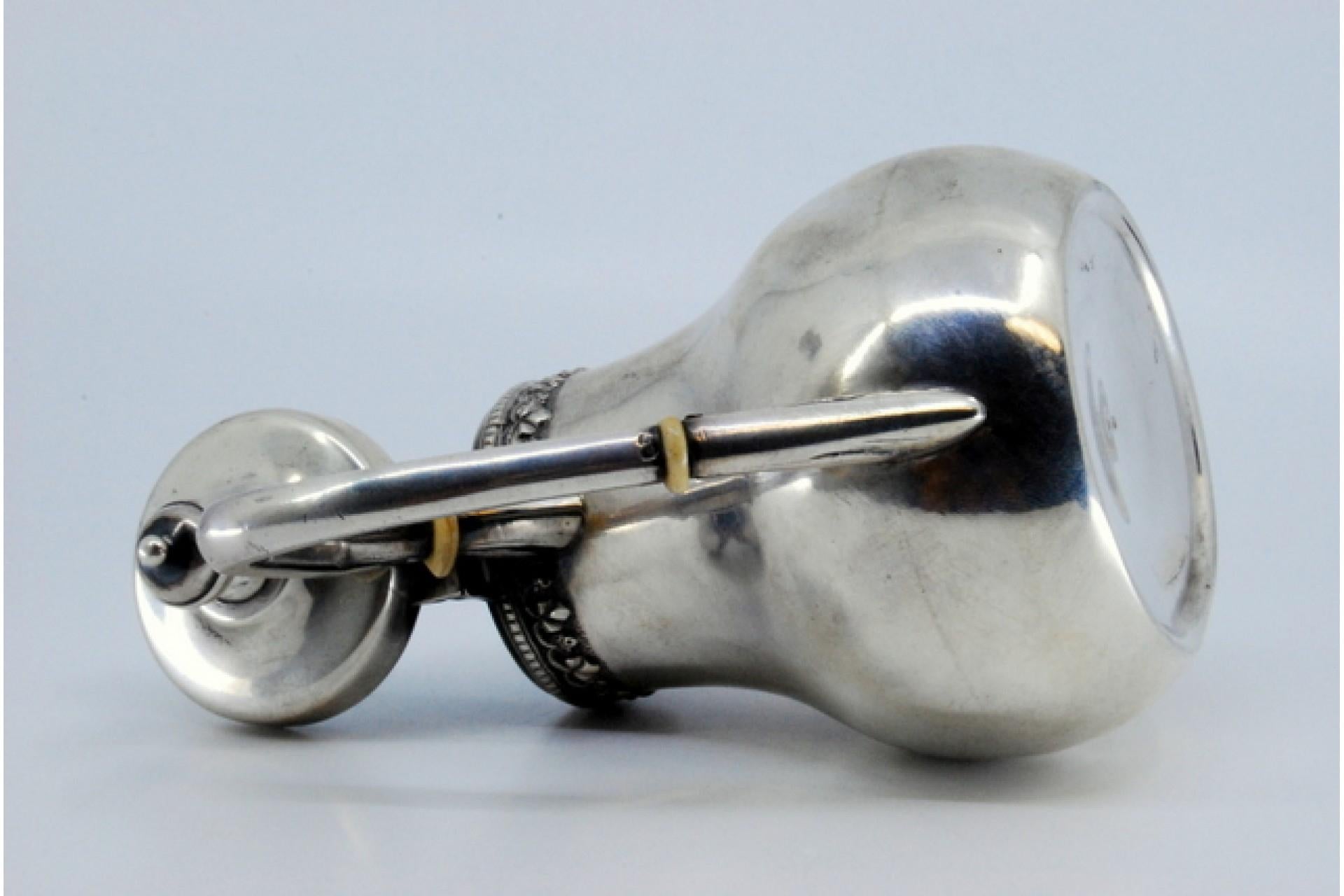 XIXe siècle Smooth silver kettle with grooved rim and spout, raised handle and lid knob en vente