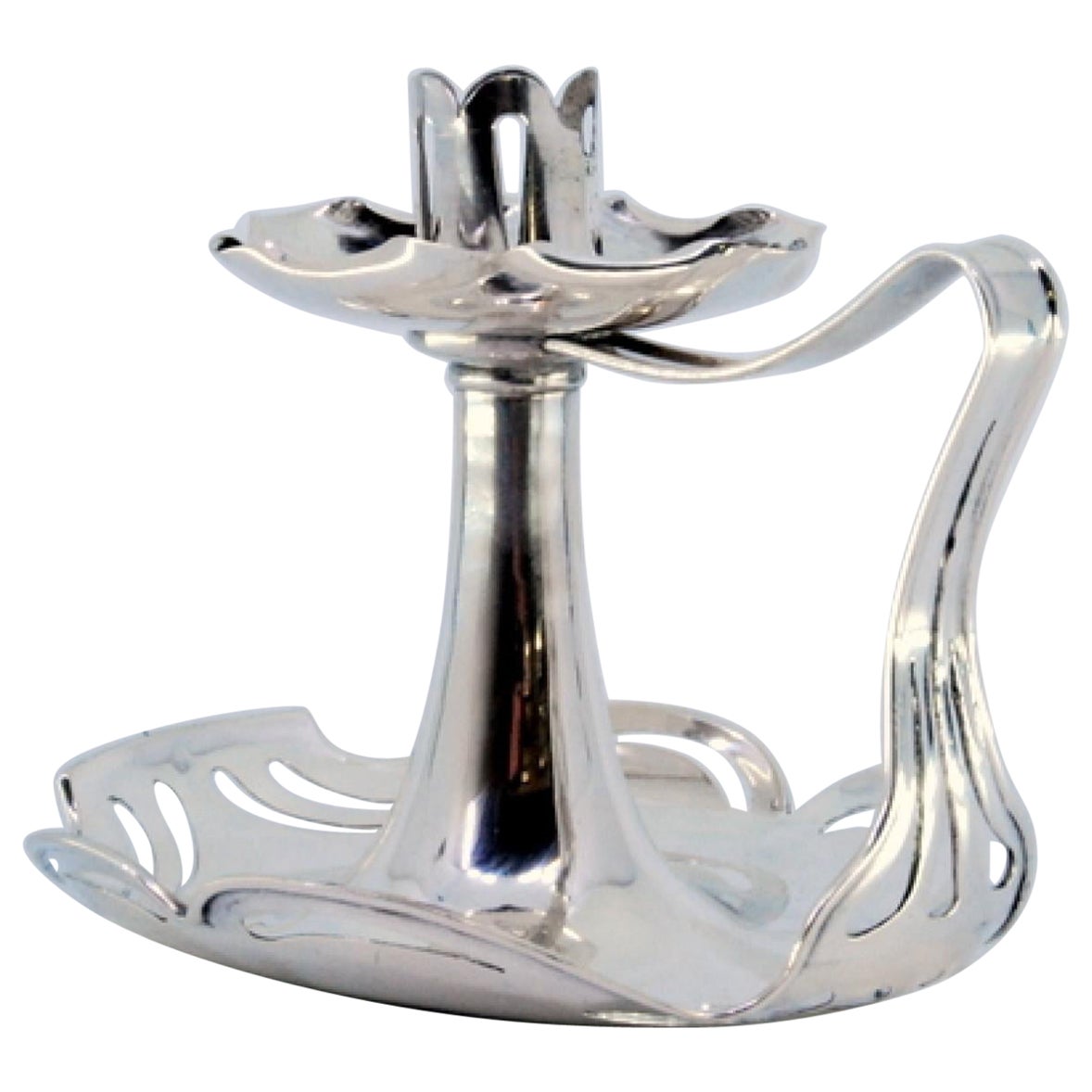 Smooth silver paddle cut in the Art Nouveau style