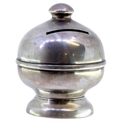 Smooth silver piggy bank with circular base