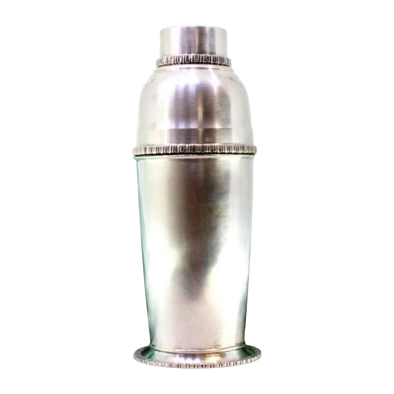 Smooth silver shaker with raised trim on the base and removable lid