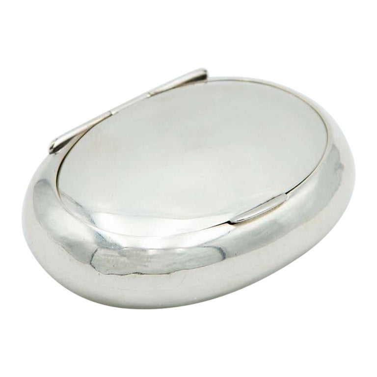 Smooth silver snuffbox in British style, elliptical shape