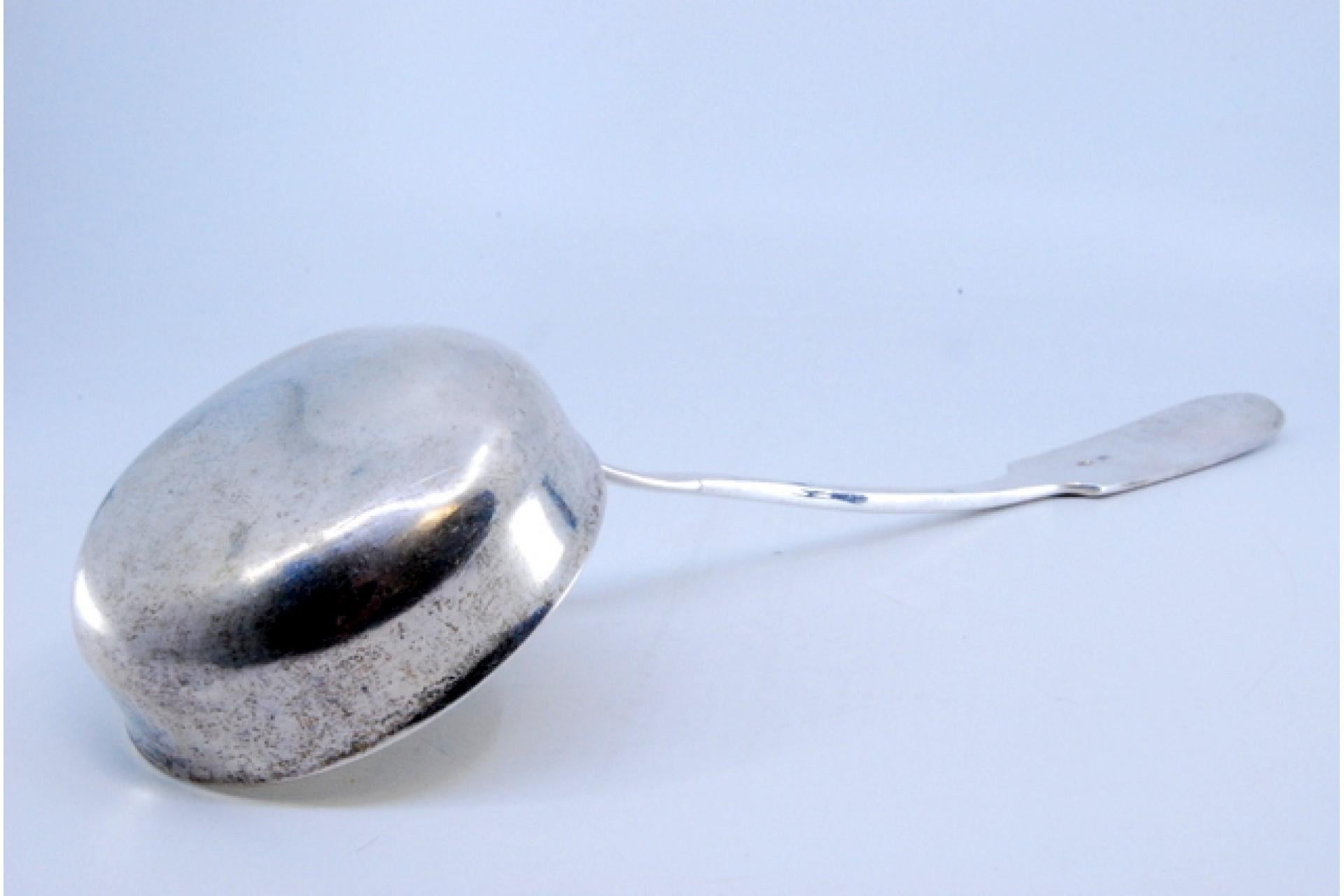Smooth silver soup ladle in Russian style with extended handle For Sale 1