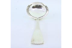 Smooth silver soup ladle in the caninhas style