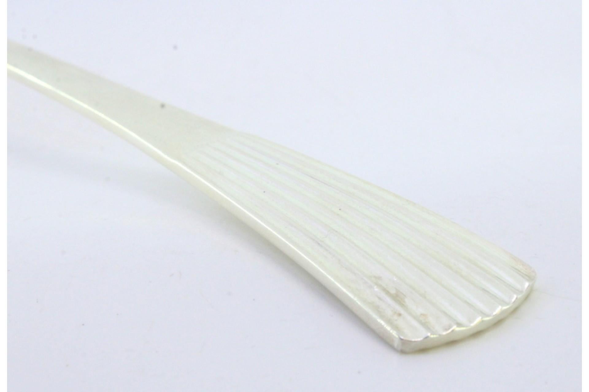 Smooth silver soup ladle in the caninhas style In Good Condition For Sale In Porto, PT