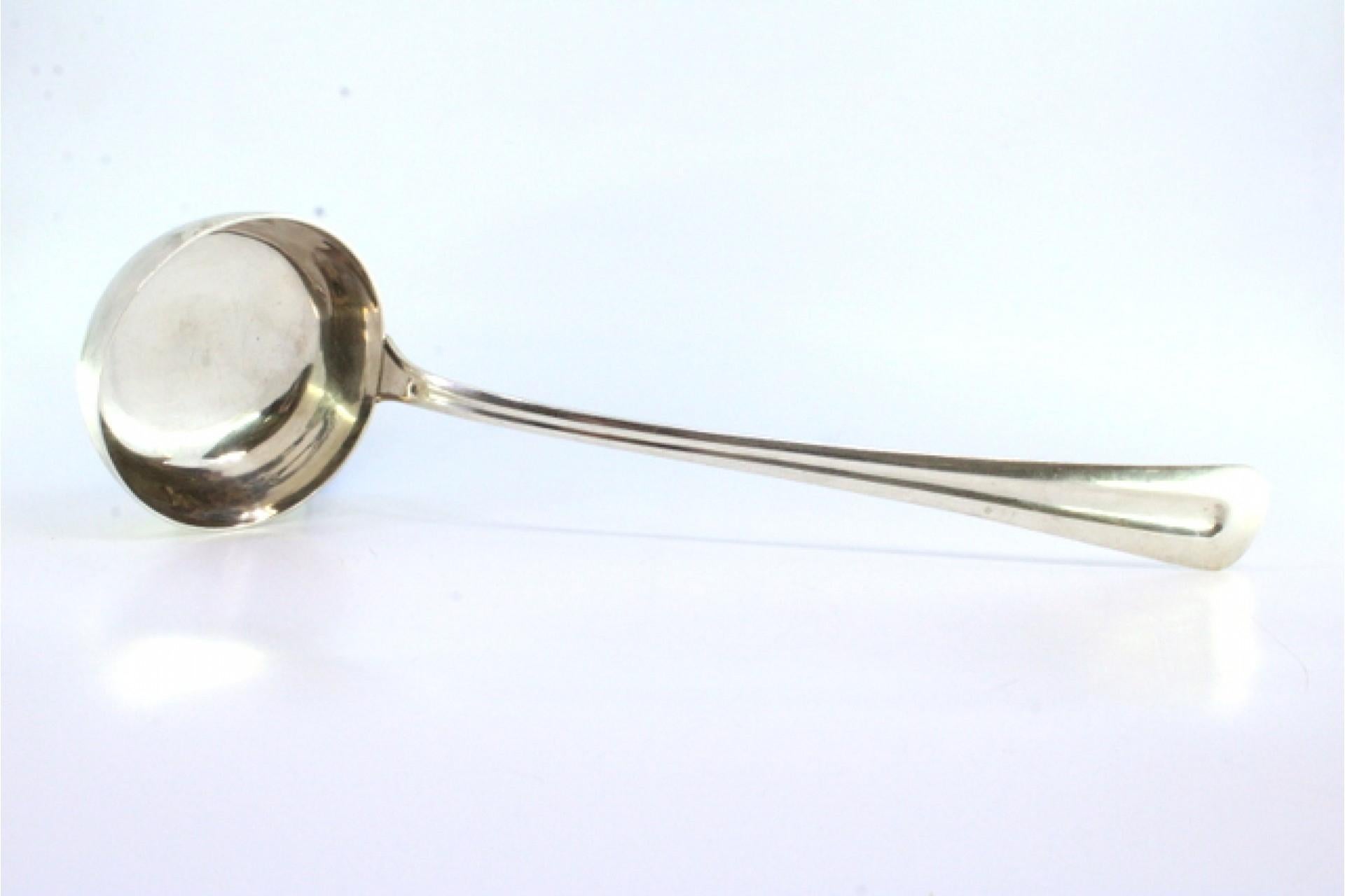 Smooth silver soup ladle with a strip along the handle im Angebot 1