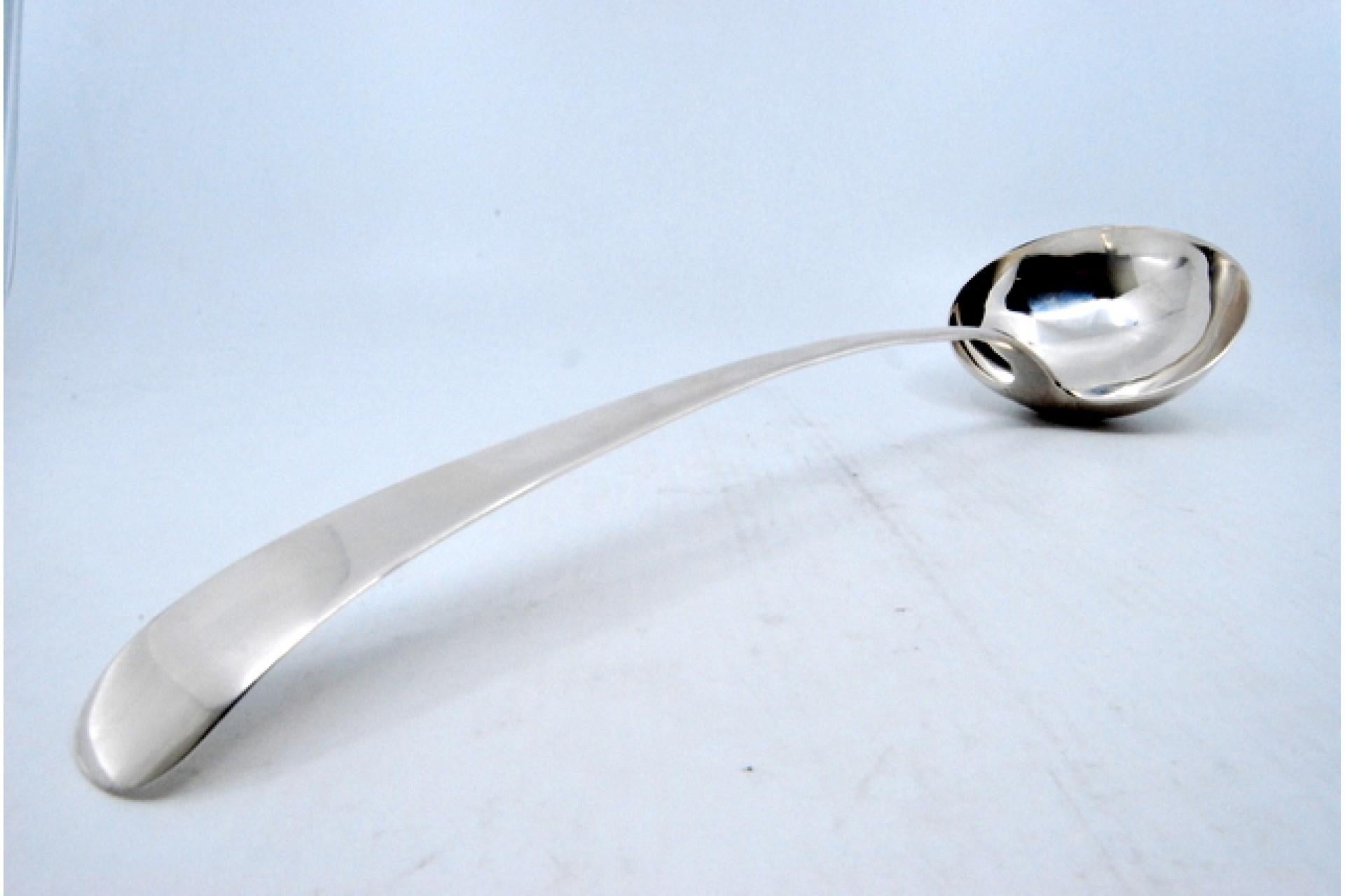 Smooth silver soup ladle with expedited handle im Zustand „Gut“ im Angebot in Porto, PT