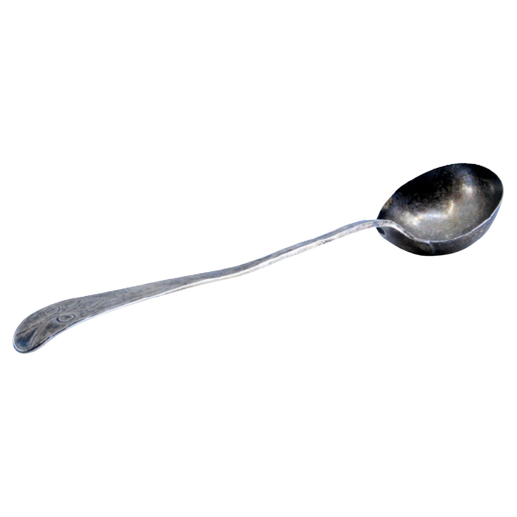 Smooth silver soup ladle with flower engraved on the handle For Sale
