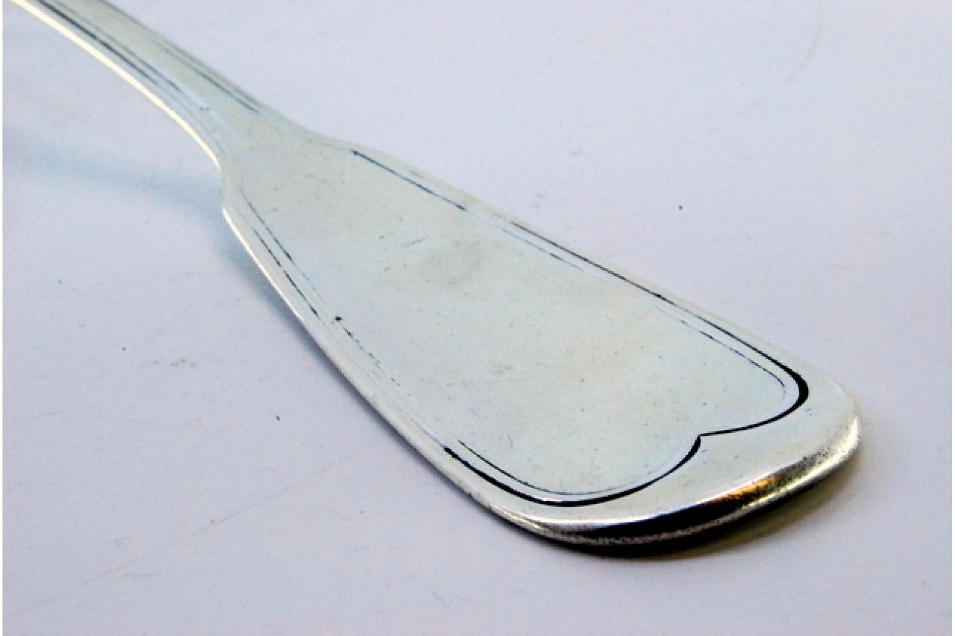 Smooth silver soup ladle with grooves along the handle Bon état - En vente à Porto, PT