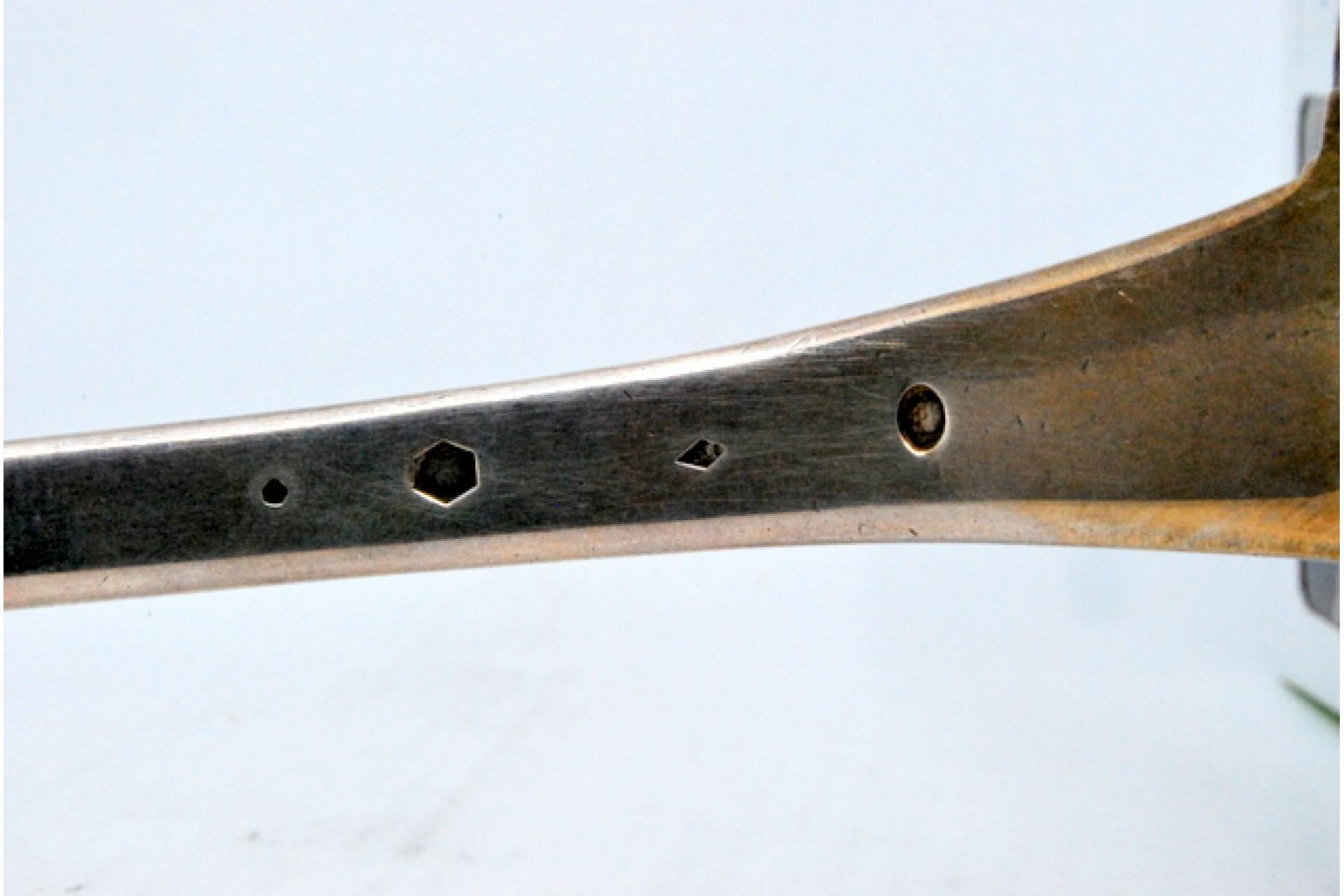 Smooth silver soup ladle with grooves on the handle Bon état - En vente à Porto, PT