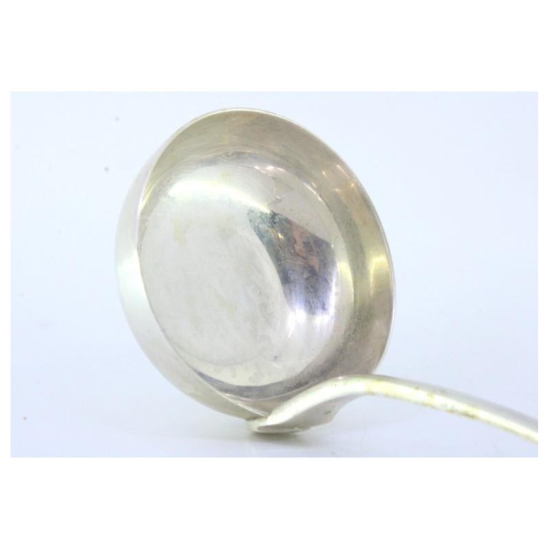 Smooth silver soup ladle with reliefs on the handle (Europäisch) im Angebot