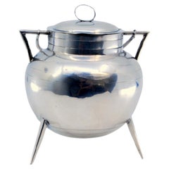 Sucrier en argent lisse en forme de trépied servant de support