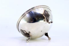 Smooth silver washbasin with rim reliefs on three claw feet