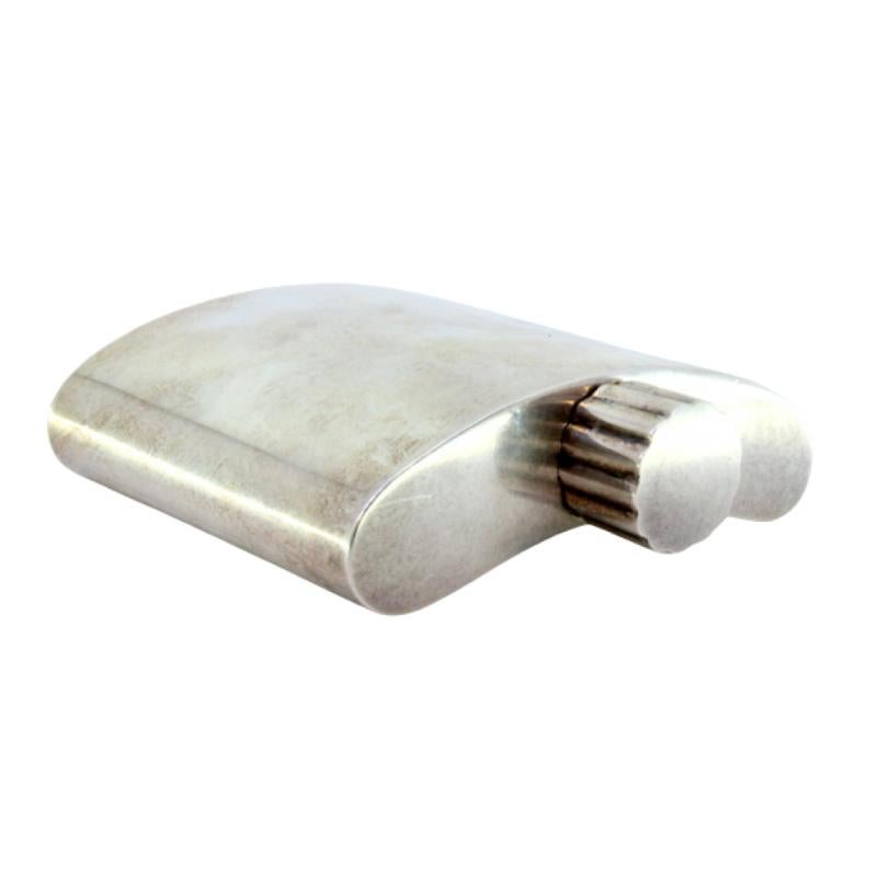 Smooth silver whiskey flask with a fluted, curved lid
