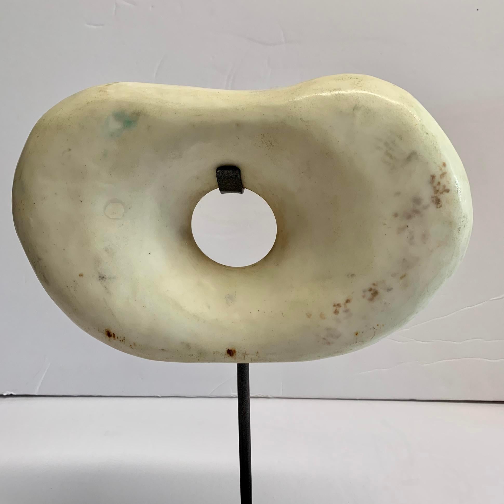 Contemporary Indonesian horizontally shaped smooth white stone disc on stand.
Makes a nice collection with S4866 and S4866B.