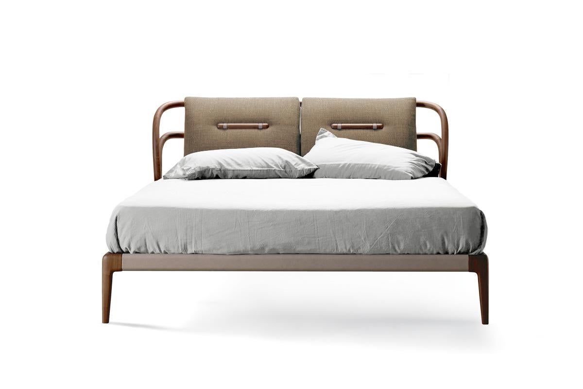 Smusso Massivholzbett, Nussbaum, handgefertigt, natürliches Finish, Contemporary im Angebot 5