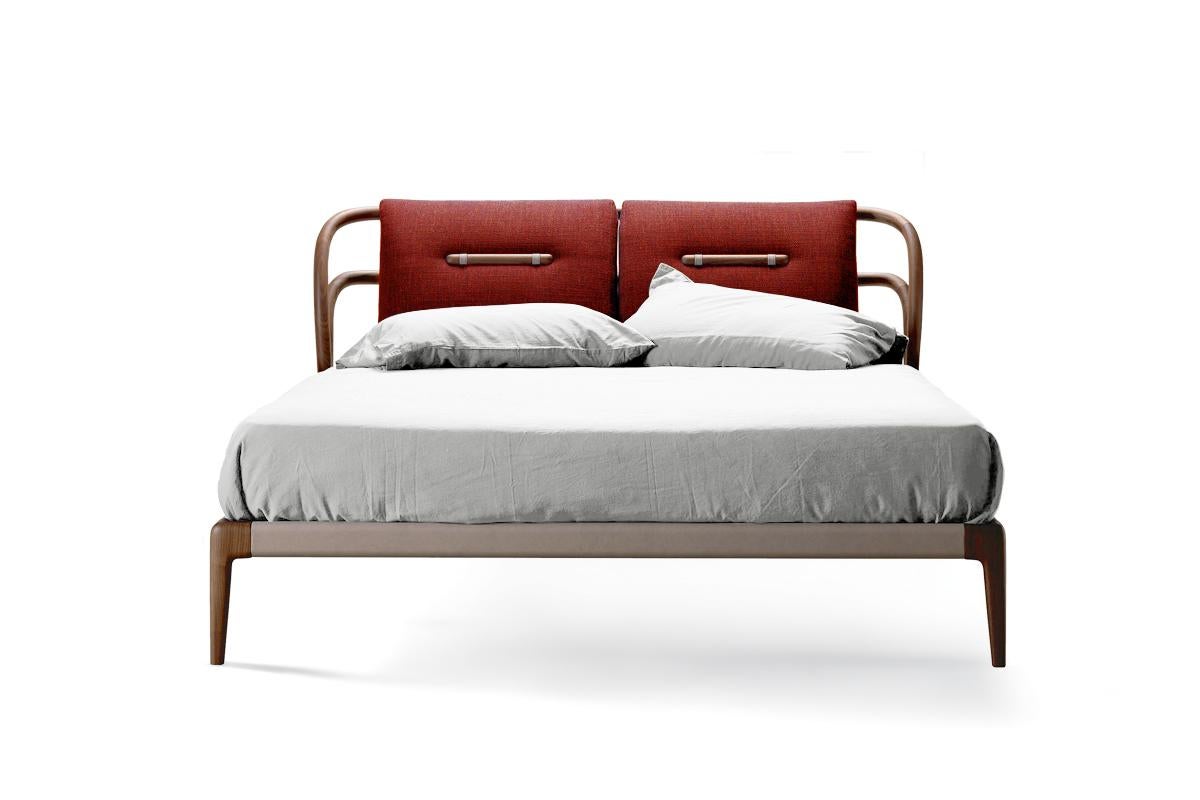 Smusso Massivholzbett, Nussbaum, handgefertigt, natürliches Finish, Contemporary im Angebot 8