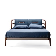 Letto Smusso in legno massello, noce con finitura naturale fatta a mano, contemporaneo