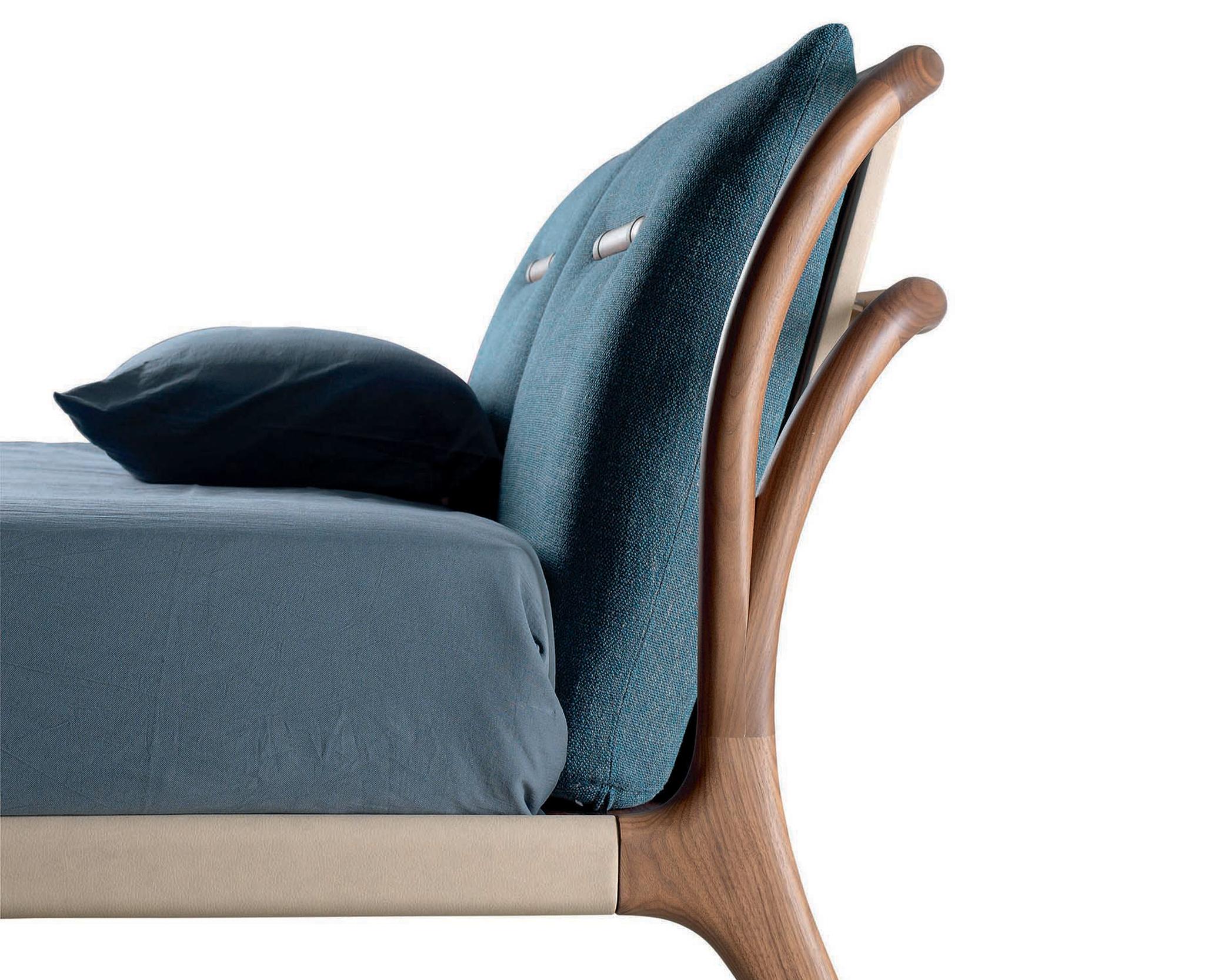 Smusso Massivholzbett, Nussbaum, handgefertigt, natürliches Finish, Contemporary (Walnuss) im Angebot