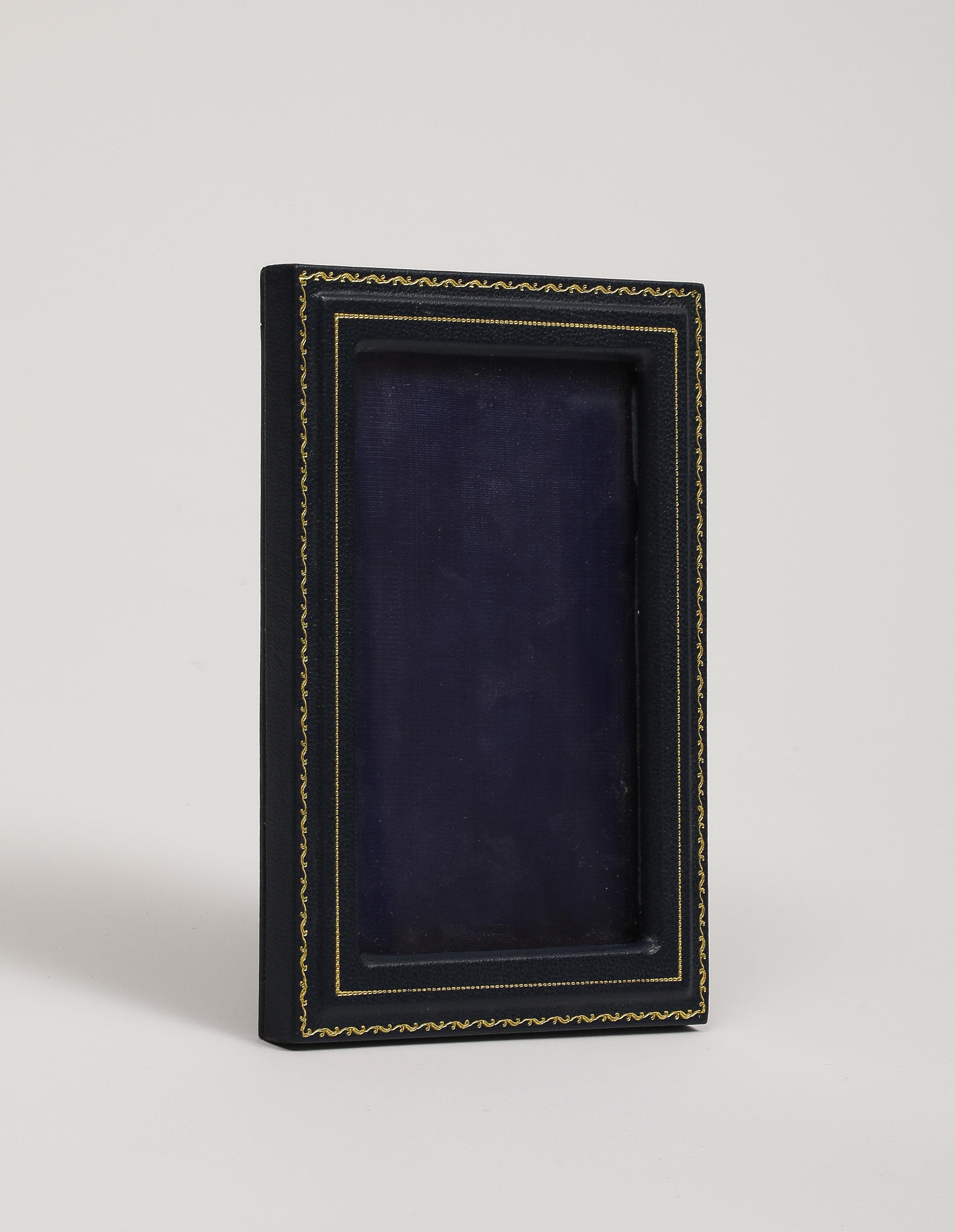 Smythson English Leather Picture Frame In Good Condition For Sale In Chicago, IL
