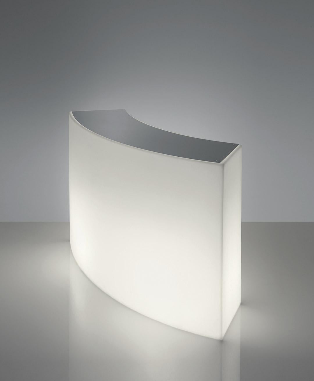 Snack Bar Counter by Giò Colonna Romano
Dimensions: D 60 x W 165 x H 100 cm.
Materials: Polyethylene and stainless steel.

This product is suitable for indoor and outdoor use. Please contact us.

Our stories happen in places precious to us. SLIDE