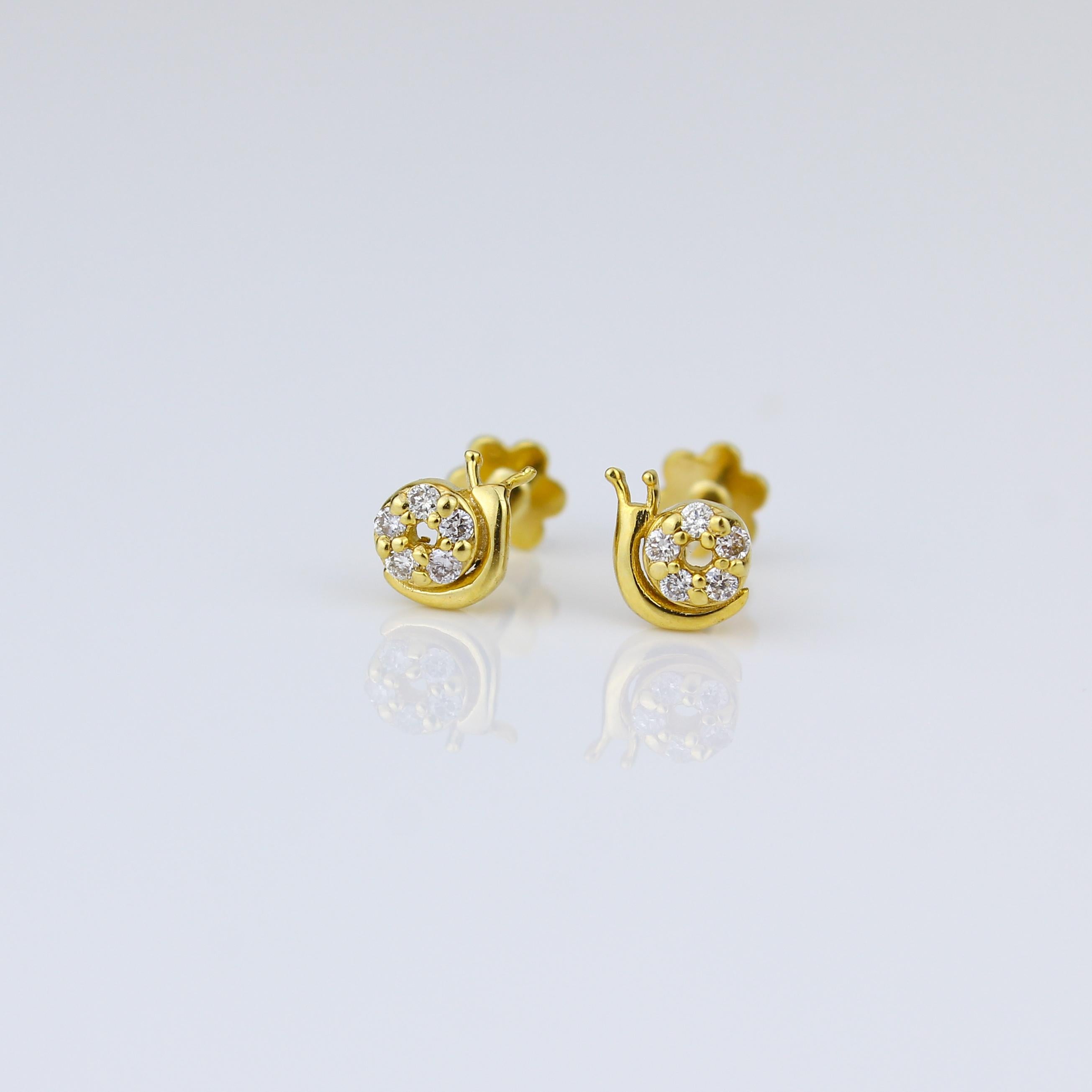 Round Cut Snail Diamond Earrings for Girls (Kids/Toddlers) in 18K Solid Gold For Sale