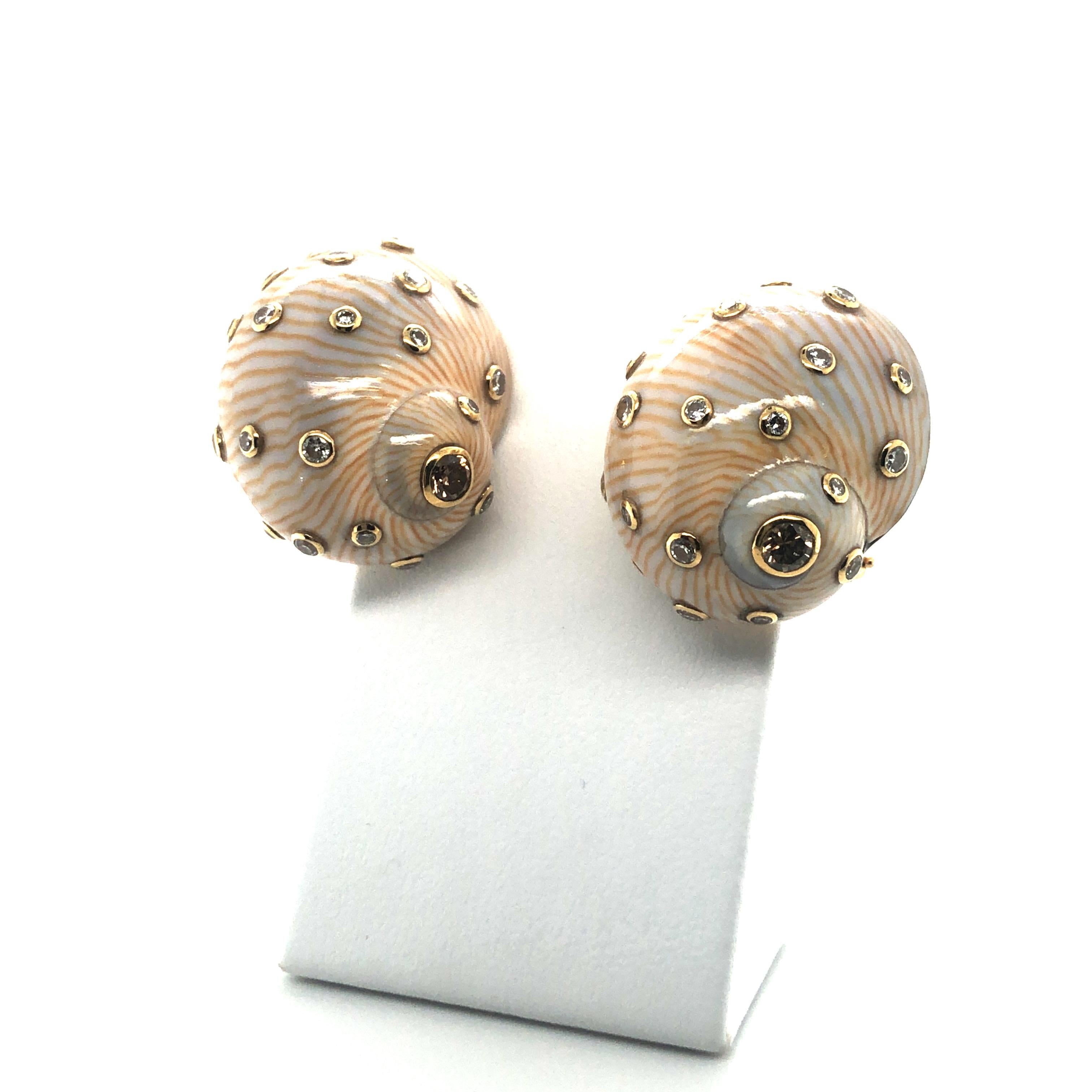 Modern Snail Shell Earrings with Diamonds in Yellow Gold 18 Karat