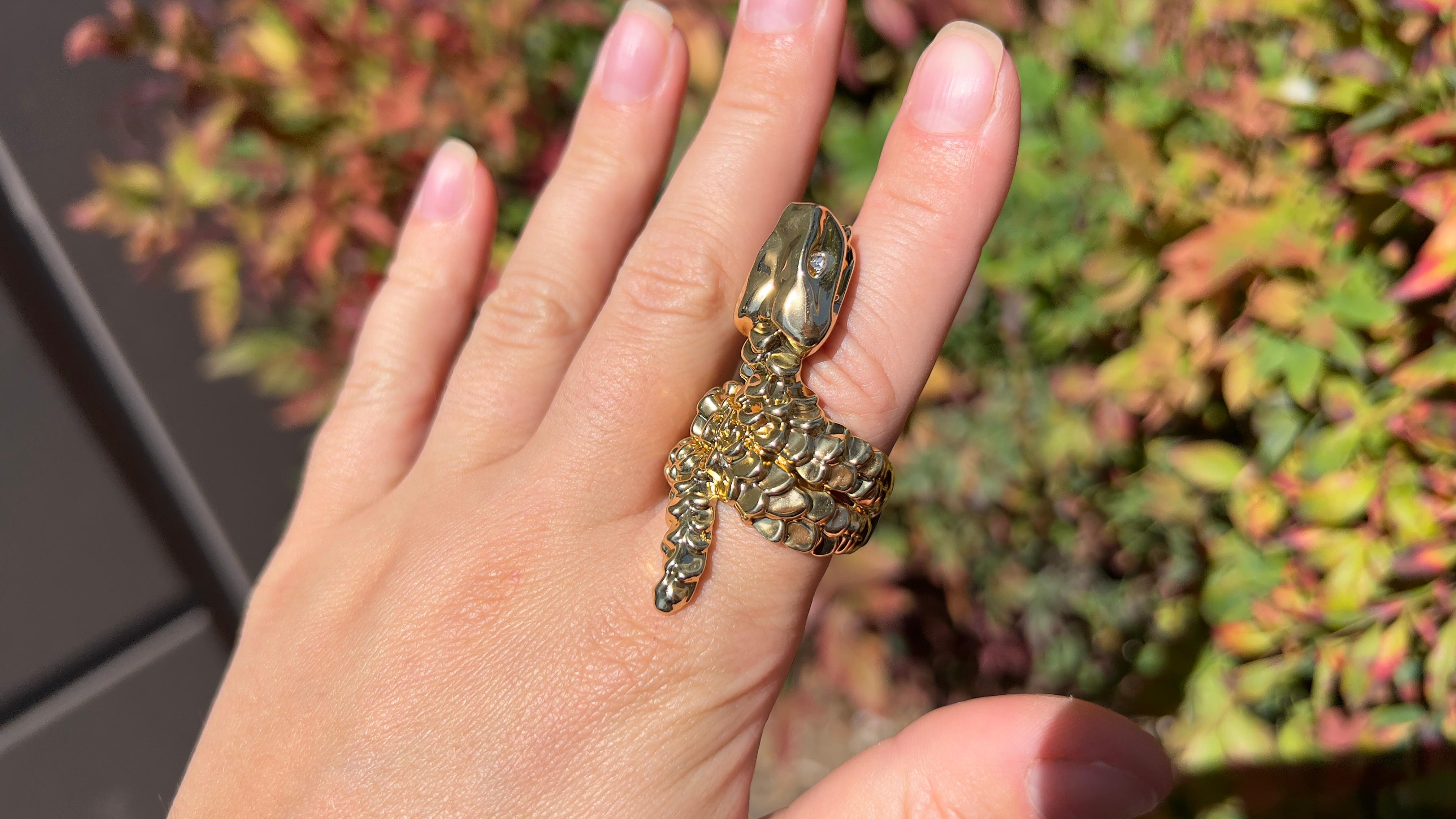 Snake 18K Gold Plated Ring Encrusted With White Topaz
18k Gold-Plated 
Adjustable Ring Size
Made in Italy
Weight: 17 g
Length of Snake: 2 inches