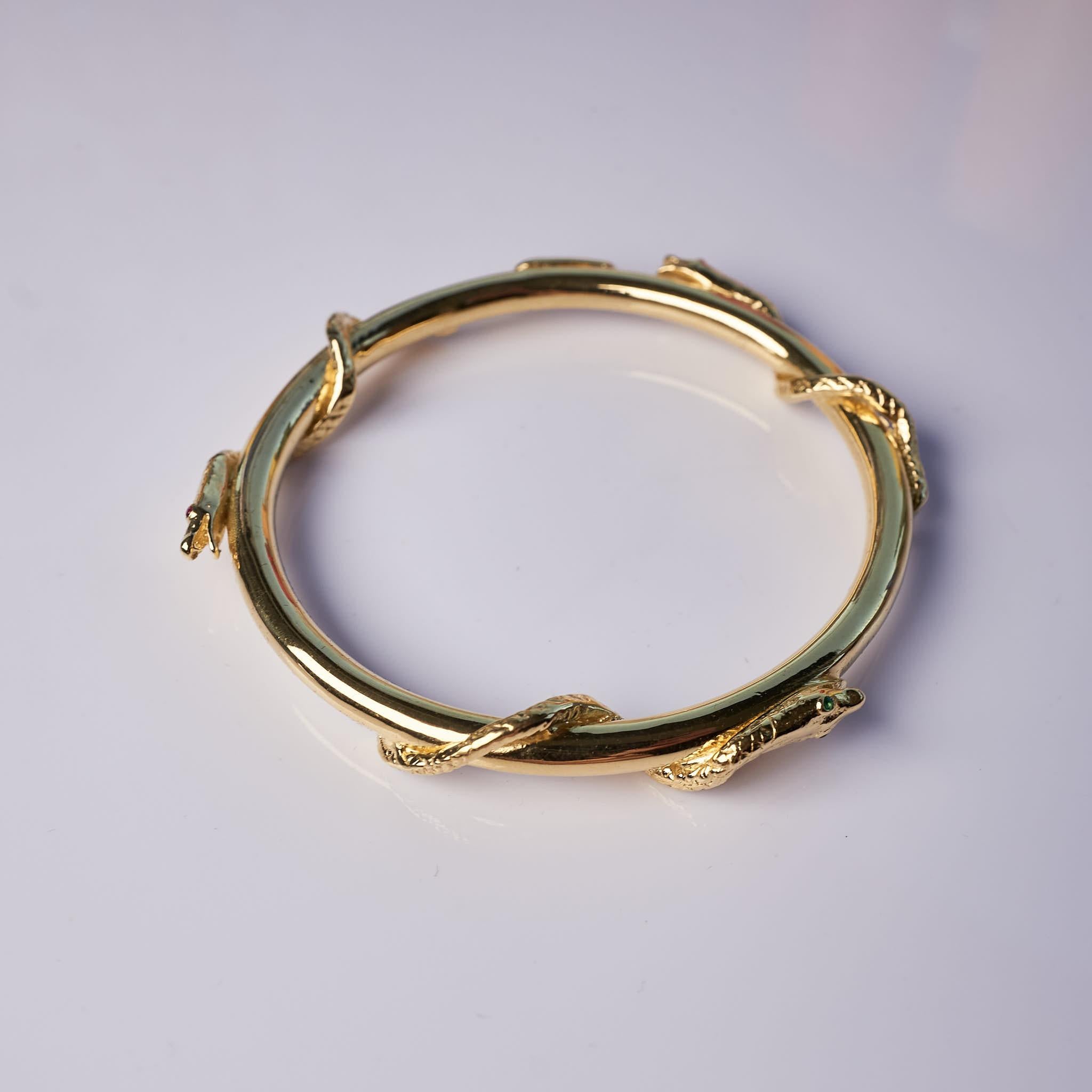 Bracelet jonc serpent émeraude saphir rubis style victorien en vente 6