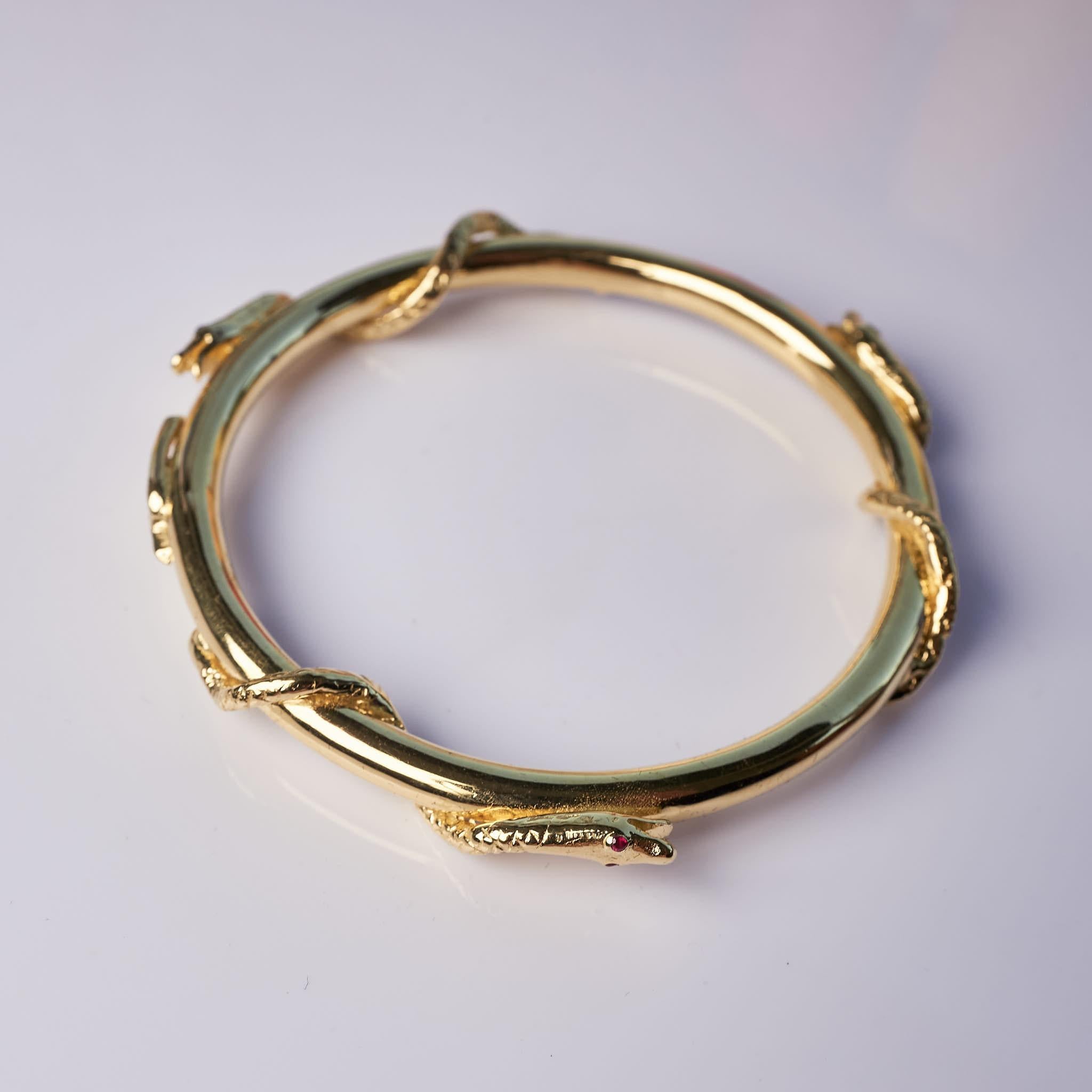 Bracelet jonc serpent émeraude saphir rubis style victorien en vente 7