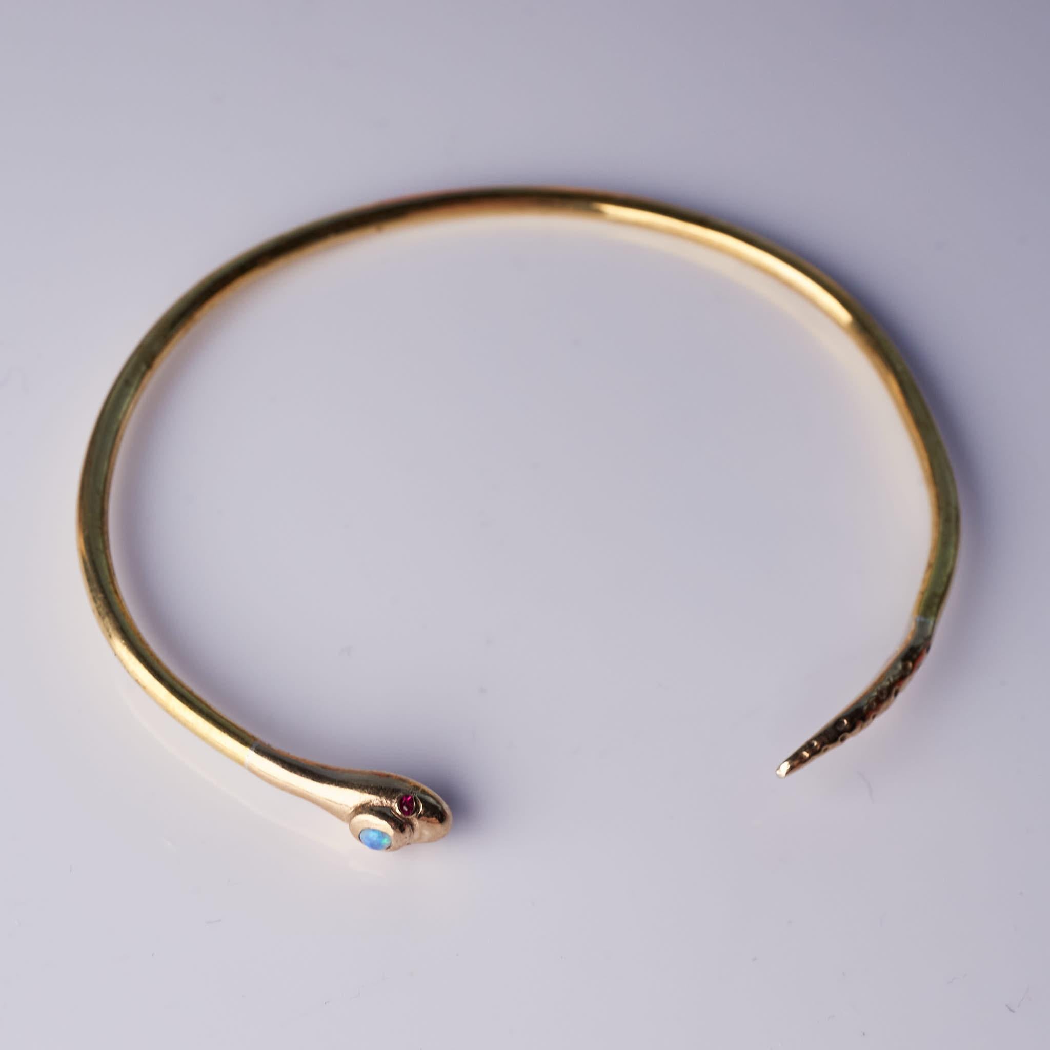 Romantique J Dauphin Bracelet manchette fantaisie en forme de serpent en opale, rubis et bronze en vente