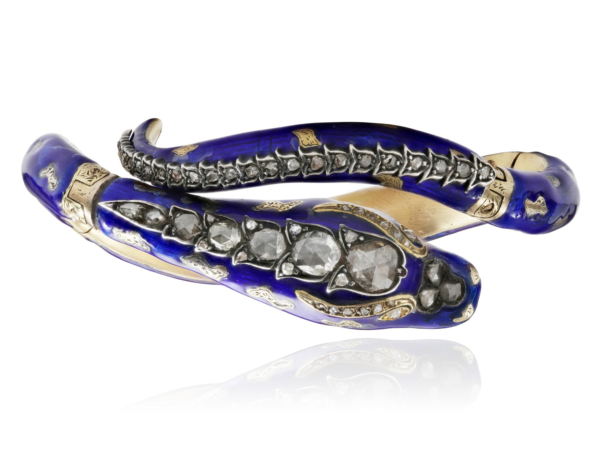 18k gold and silver, rose cut diamonds, blue enamel
Circa: 19 century
Dimensions: W70mm X D28mm X H64mm