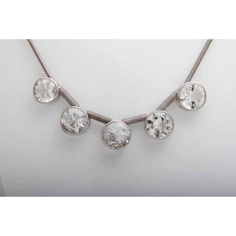 Snake chain, esp. with 5 white beryls (goshenite) total approx. 38 cts. framed. WG 18 K. High-quality goldsmith work.
