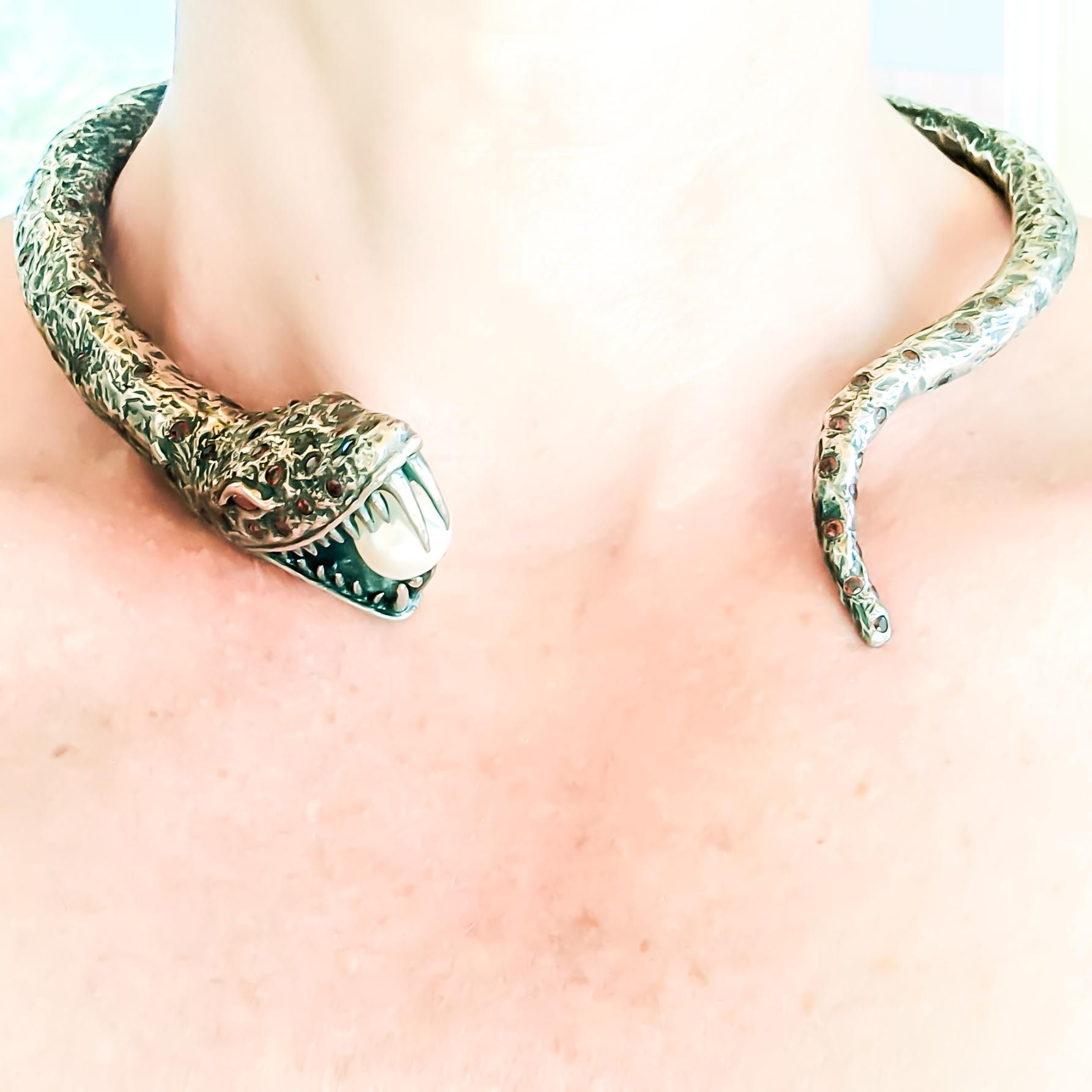 Collier ras du cou serpent gothique en argent, saphirs orange, perles des mers du Sud  Neuf - En vente à Lambertville , NJ