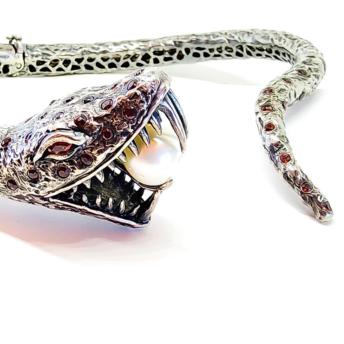 Collier ras du cou serpent gothique en argent, saphirs orange, perles des mers du Sud  en vente 3