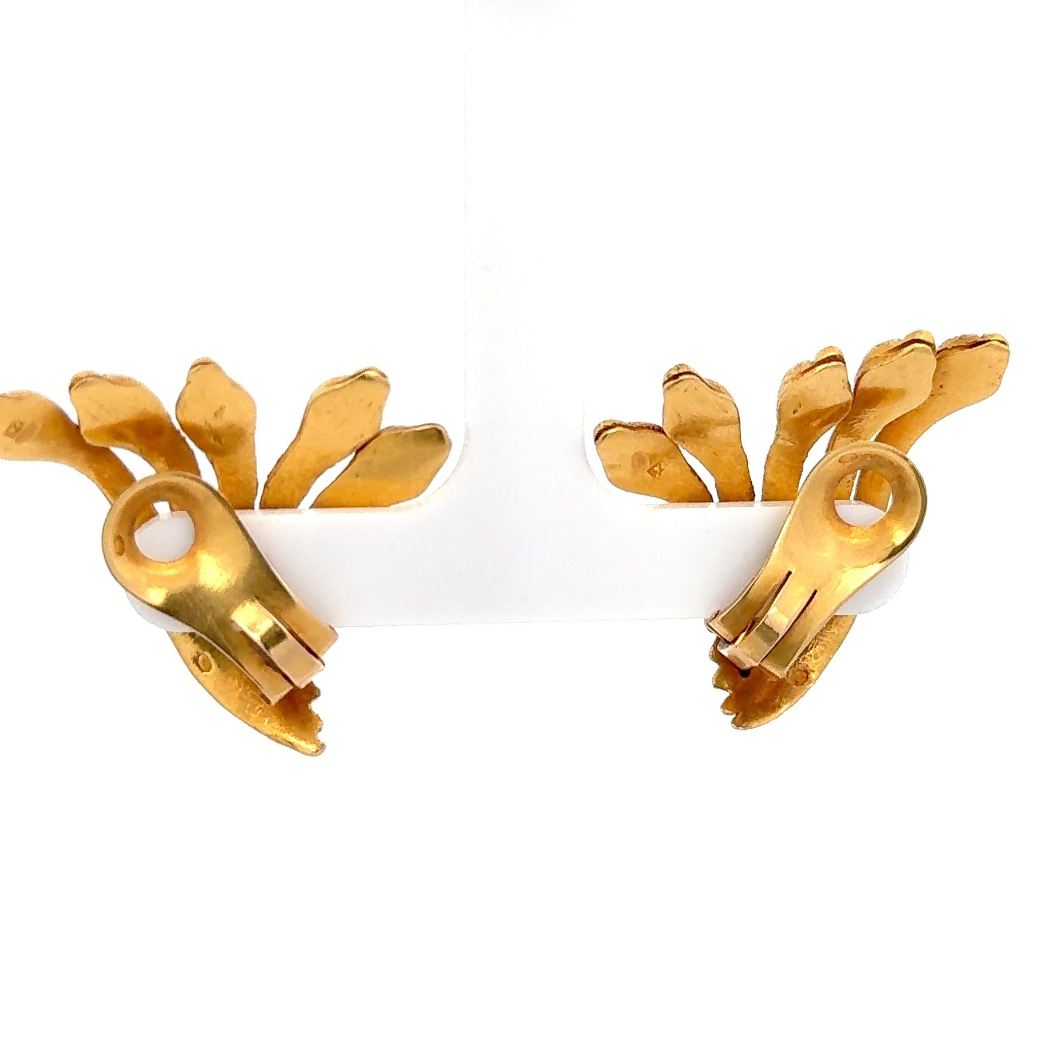 Snake Clip-On Earrings 22K Yellow Gold In Good Condition For Sale In Dallas, TX