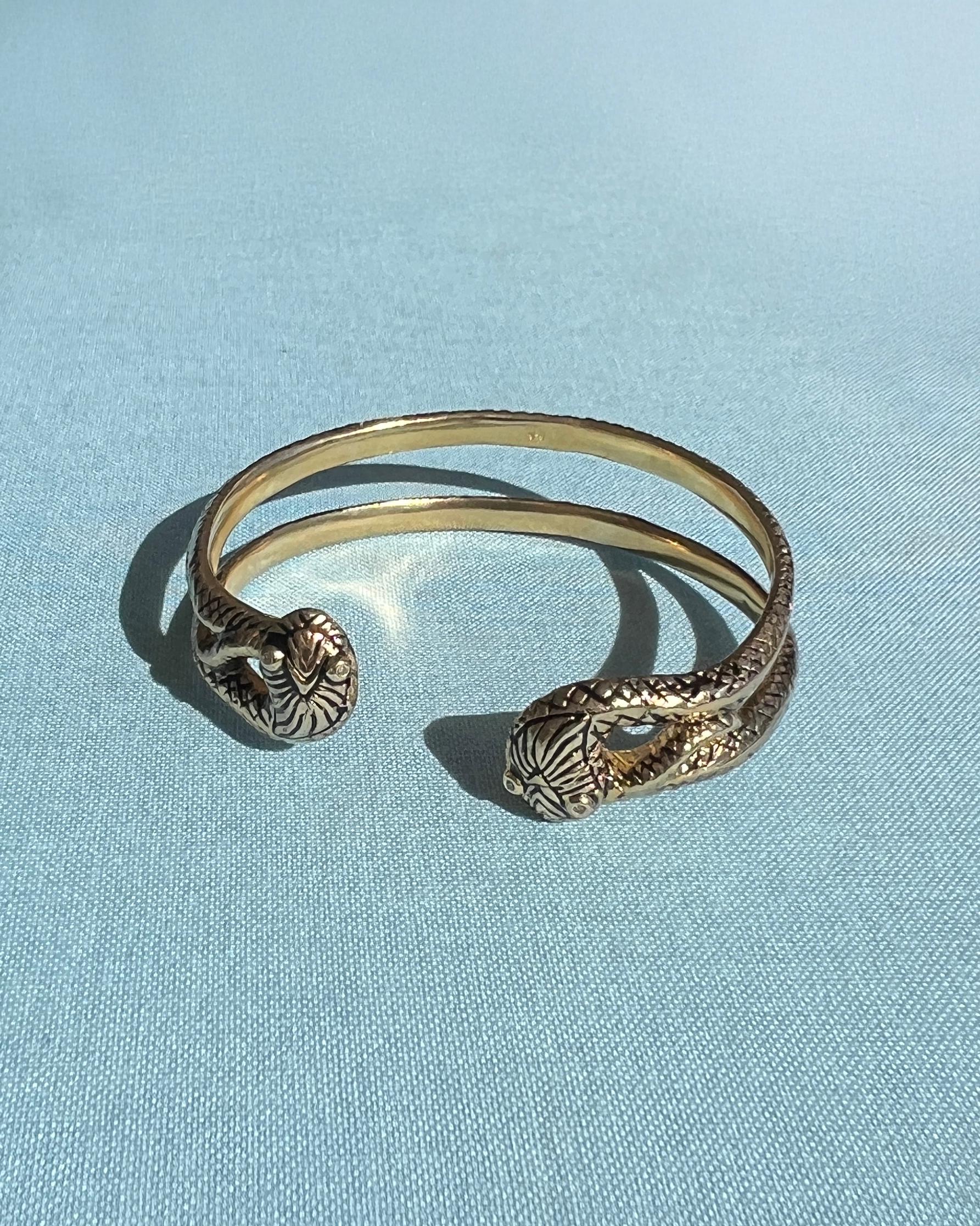 Snake Cuff Armband Weißer Diamant Schwarzes Emaille (Zeitgenössisch) im Angebot