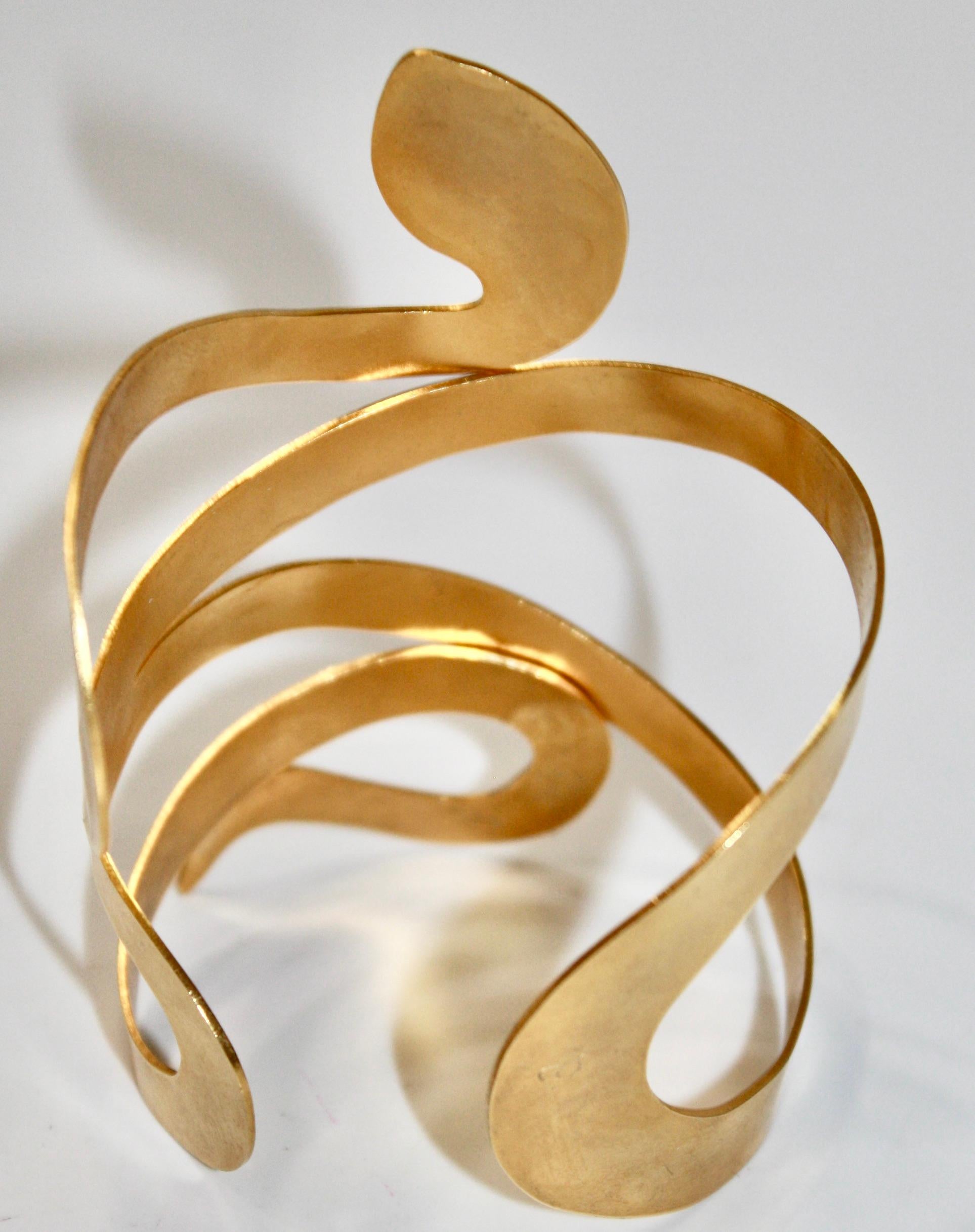 Nada Zeineh creates her designs and executes jewelry in various materials like terracotta gilded with gold leaf, or threads and plates of brass weaved, twisted, hammered and dipped in gold. Her work is inspired by abstract geometric forms inherent