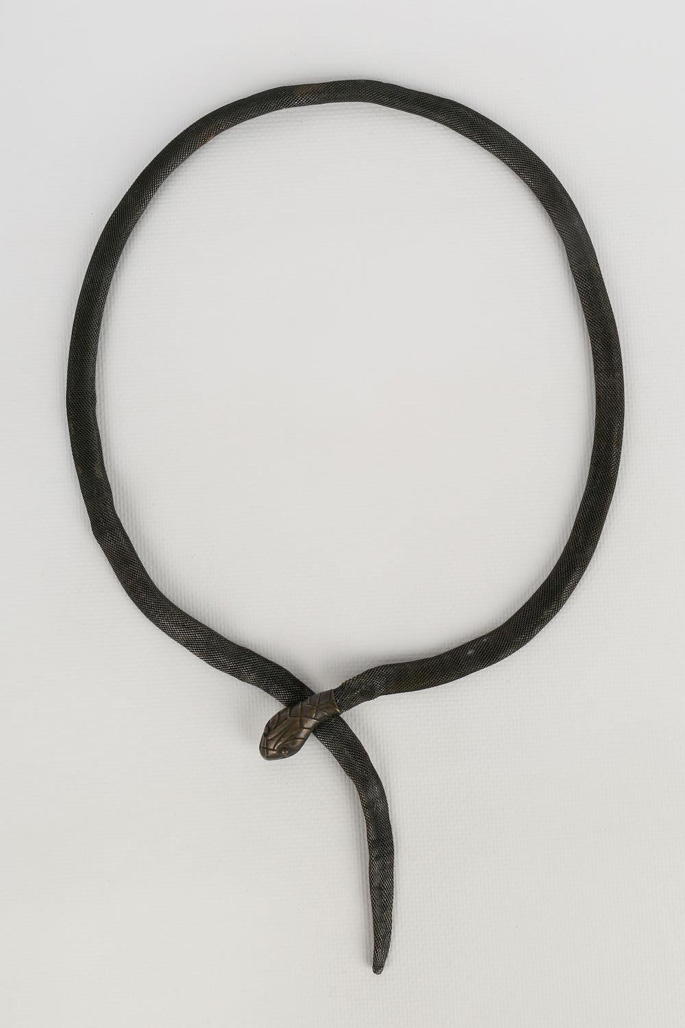 Dark silver metal belt representing a snake.

Additional information:
Condition: Good condition
Dimensions: Length : 83 cm
Period: 20th Century

Seller Reference: ACC77