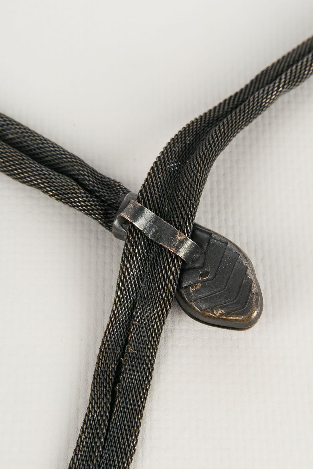 Cinturón de metal plateado oscuro de serpiente Años 20 en venta 2