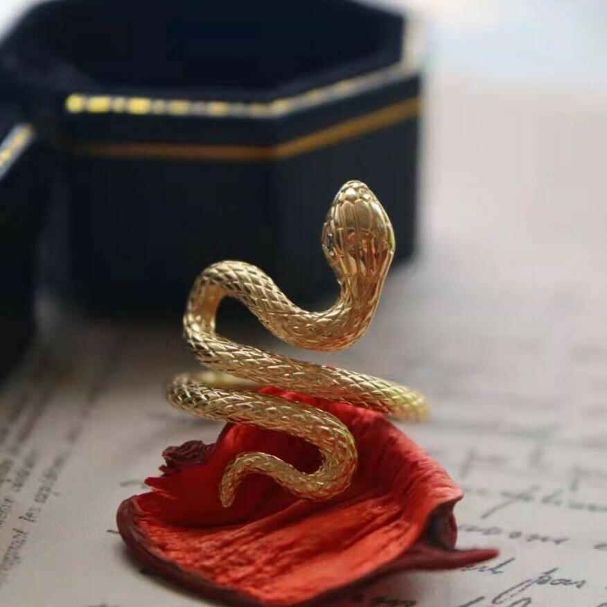 Snake Design Black Diamond Ring 18K Yellow Gold Viper Ring In New Condition For Sale In Suwanee, GA