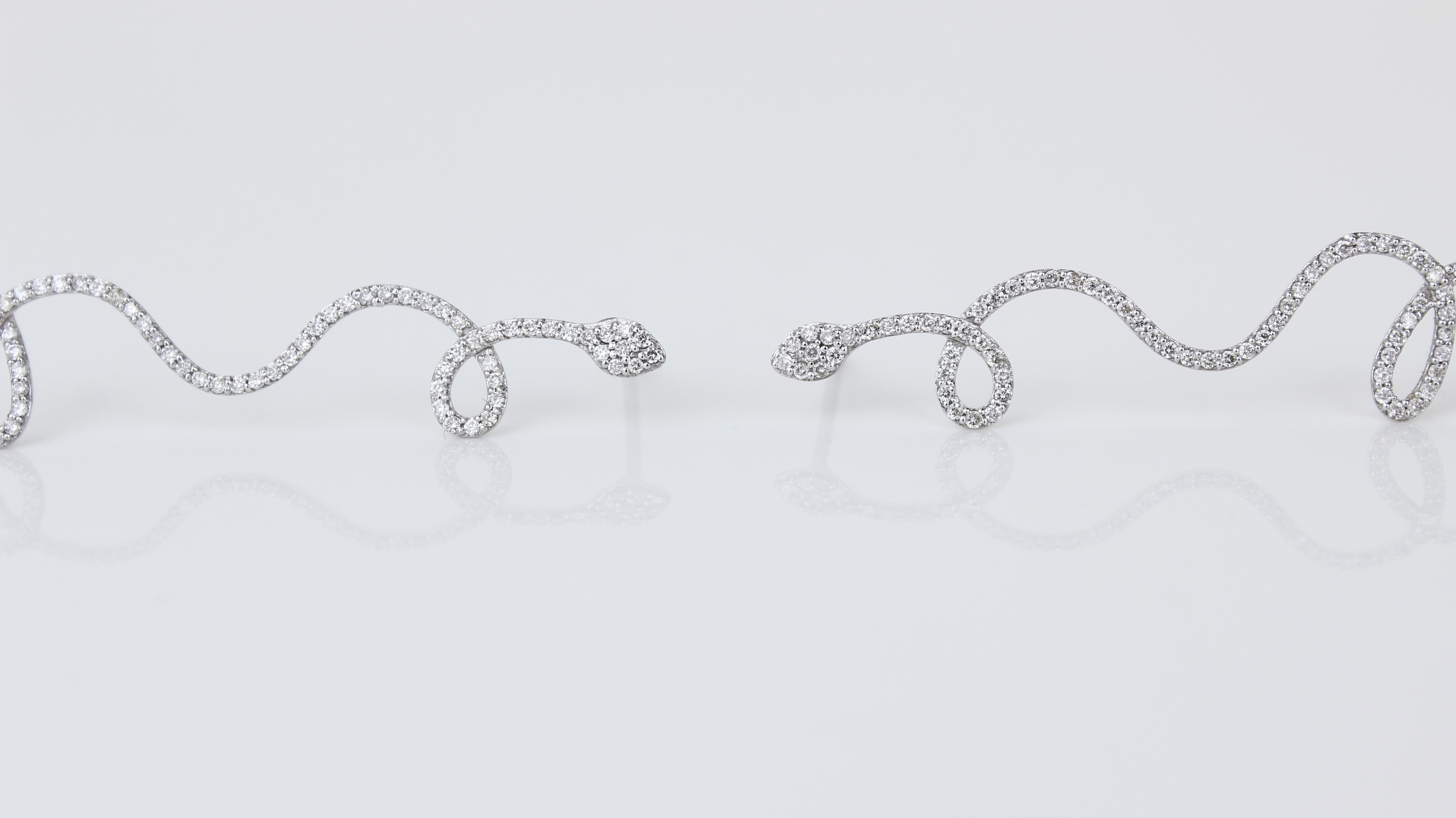 Boucles d'oreilles serpent diamant en or massif 14K (certifié) en vente 2