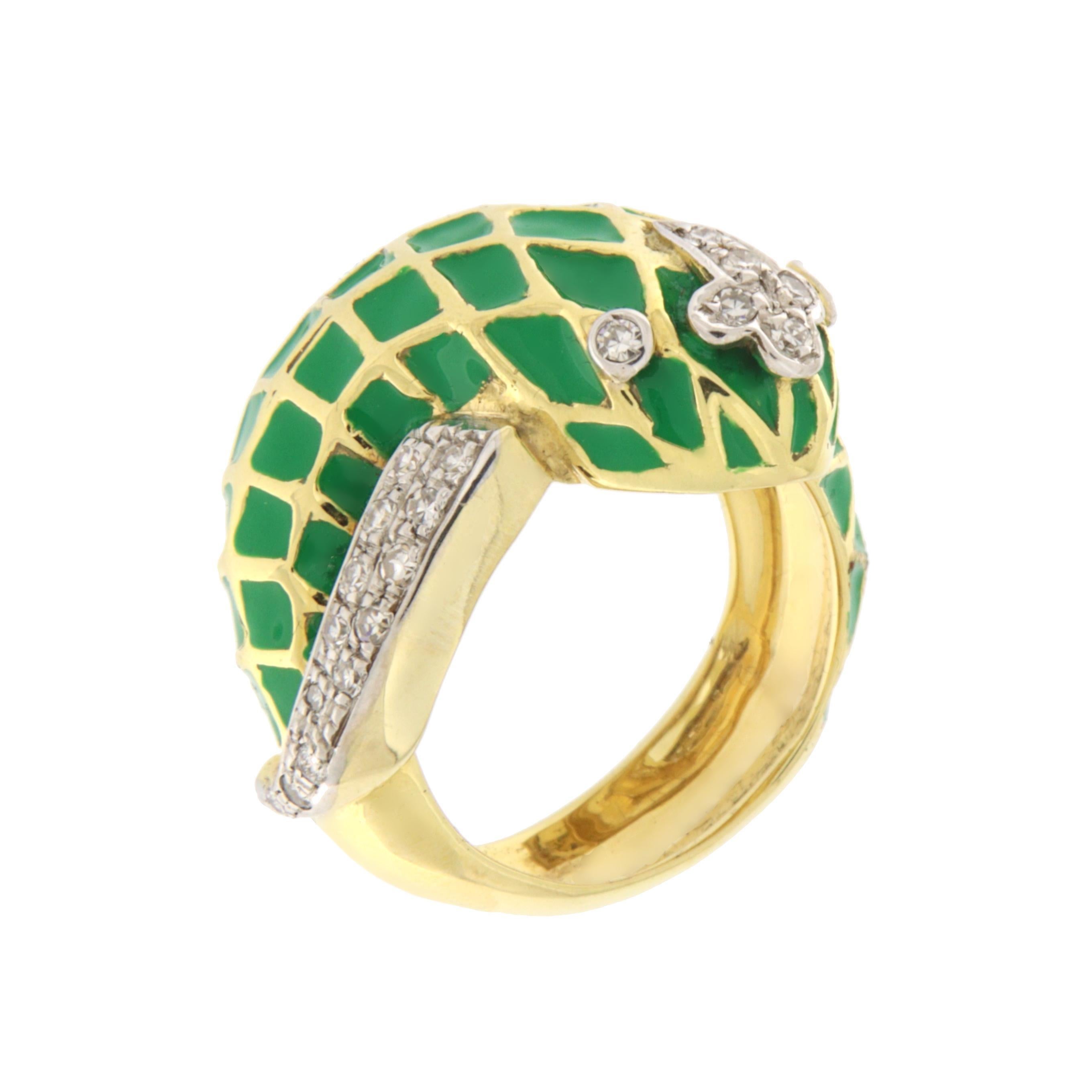 Artisan Bague de cocktail en or jaune et blanc 14 carats avec diamants serpents en vente