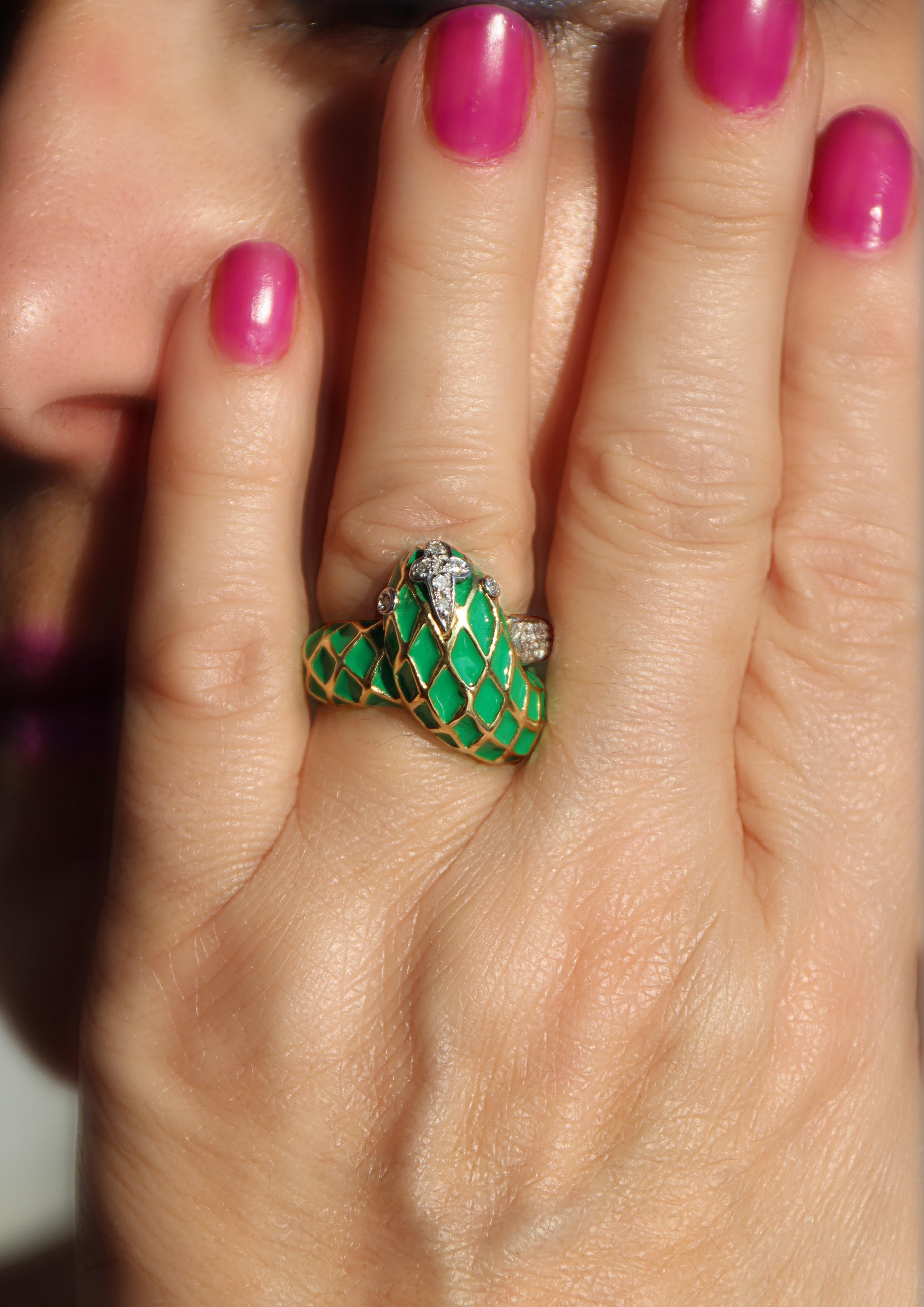 Bague de cocktail en or jaune et blanc 14 carats avec diamants serpents Pour femmes en vente